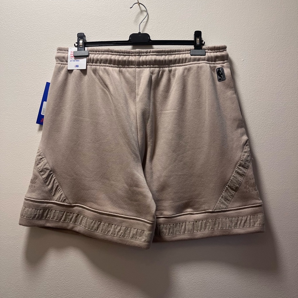 NBA Classic Fit Sporty Basketball Shorts, Fleece Lined, NBA Logo, Sz XL, Tan - Picture 2 of 8